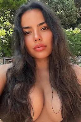 EMILIA - picture 1 of 5