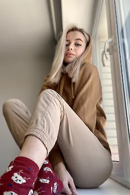 Hannah - picture 1 of 6