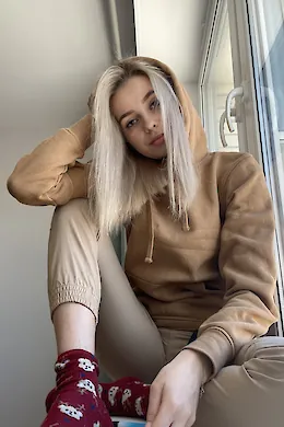 Hannah - picture 1 of 6