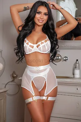 Amira - picture 1 of 6