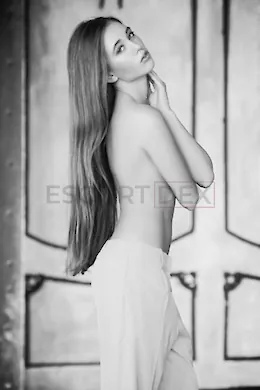 Julia - picture 494 of 5