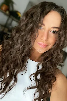 KIRSTIE - picture 1 of 5