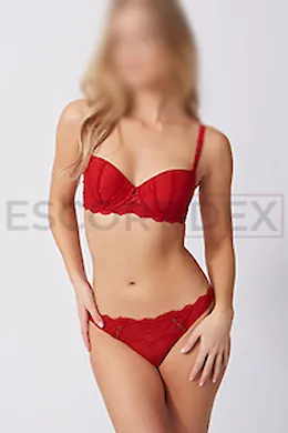 Nicole - picture 1 of 3