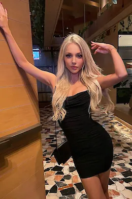 KYLIE - picture 1 of 4