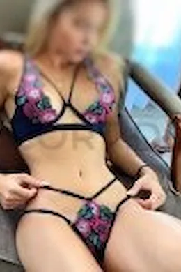 Nicole - picture 1 of 3