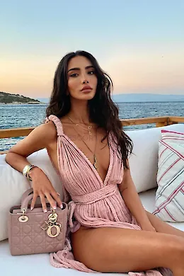 JANINE - picture 1 of 6