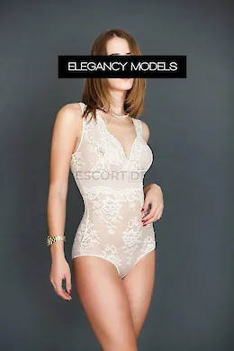 Chanel - picture 1 of 6