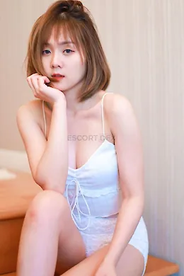 Ivy - picture 1 of 3