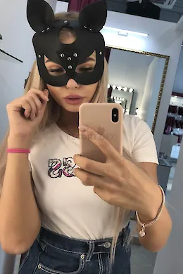 MISS LAURA - picture 1 of 6