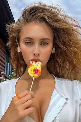 NAOMI - picture 1 of 6