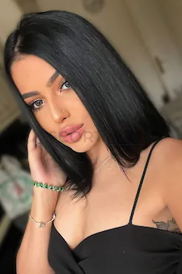 Sara - picture 1 of 4