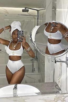 Sacha - picture 1 of 4