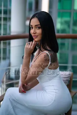 Ariana - picture 1 of 5