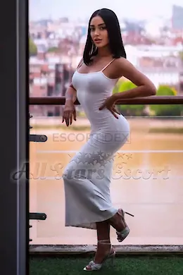 Ariana - picture 1 of 5