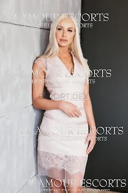 Lora - picture 1 of 6