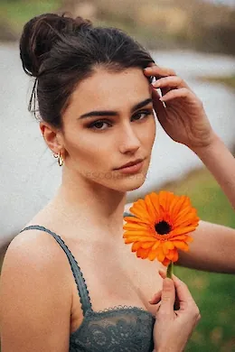 CORINNE - picture 1 of 6