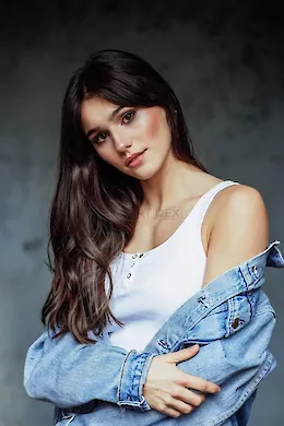 CORINNE - picture 1 of 6