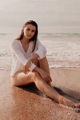 CORINNE - picture 1 of 6