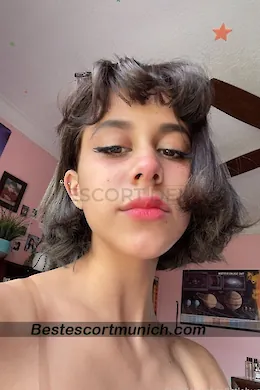 Bella - picture 1 of 6