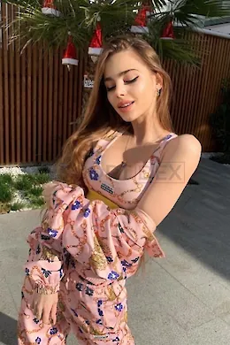 ELKE - picture 1 of 6