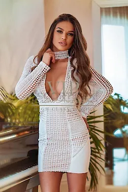 Cindy - picture 1 of 6