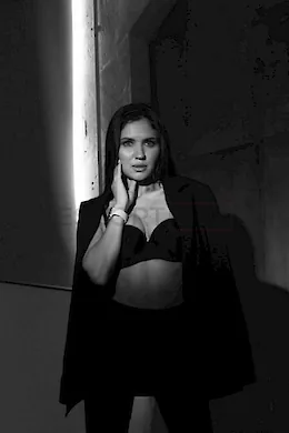 LINDA - picture 1 of 3