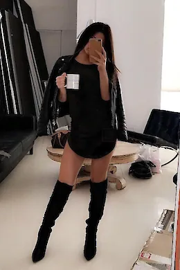 Nicole - picture 1 of 4