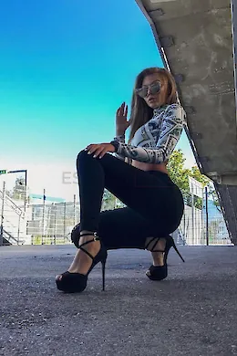 Lydia - picture 1 of 4