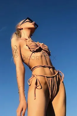 KELLI - picture 1 of 6