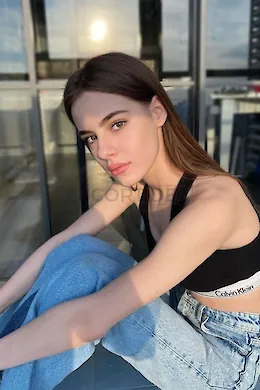 CASSIE - picture 1 of 6