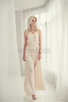 TARYN - picture 1 of 6