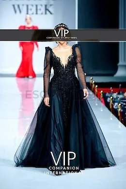 Julia - picture 1 of 6