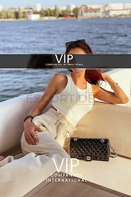 Julia - picture 1 of 6