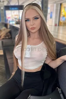 WAKEEMA - picture 1 of 6