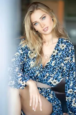 RONICA - picture 1 of 6