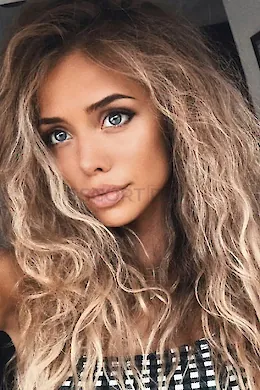 LARA - picture 1 of 6