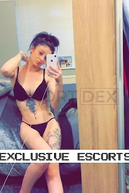 Chloe - picture 1 of 6