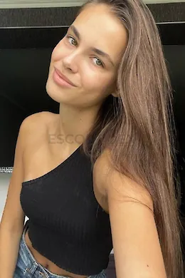 TAWNIA - picture 1 of 6