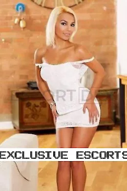 Karina - picture 1 of 5