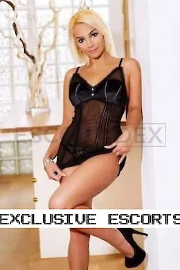 Karina - picture 1 of 5