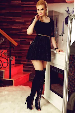 Lauren - picture 1 of 5