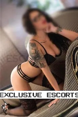 Rebecca - picture 1 of 6