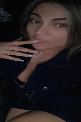 Amelia - picture 1 of 4