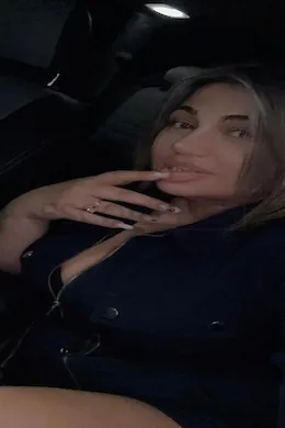 Amelia - picture 1 of 4