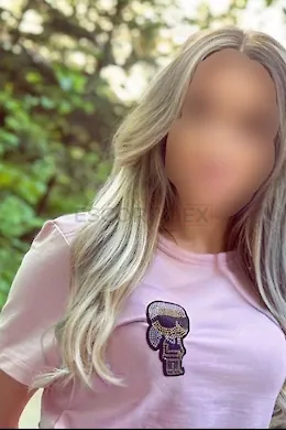 Claudia - picture 1 of 3