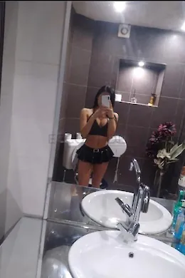 Ella - picture 1 of 4