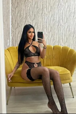 Ella - picture 1 of 4