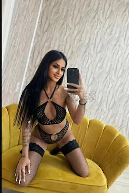 Ella - picture 1 of 4