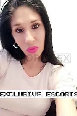 Sarah - picture 1 of 6