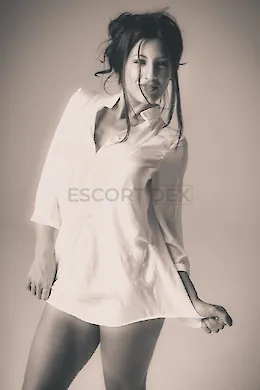 Adriana - picture 1 of 5